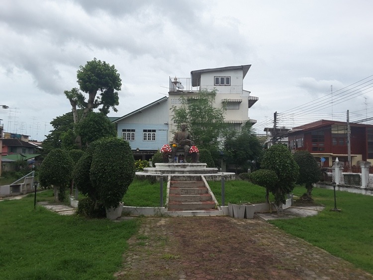 A Small Park Next To The Phetchaburi River