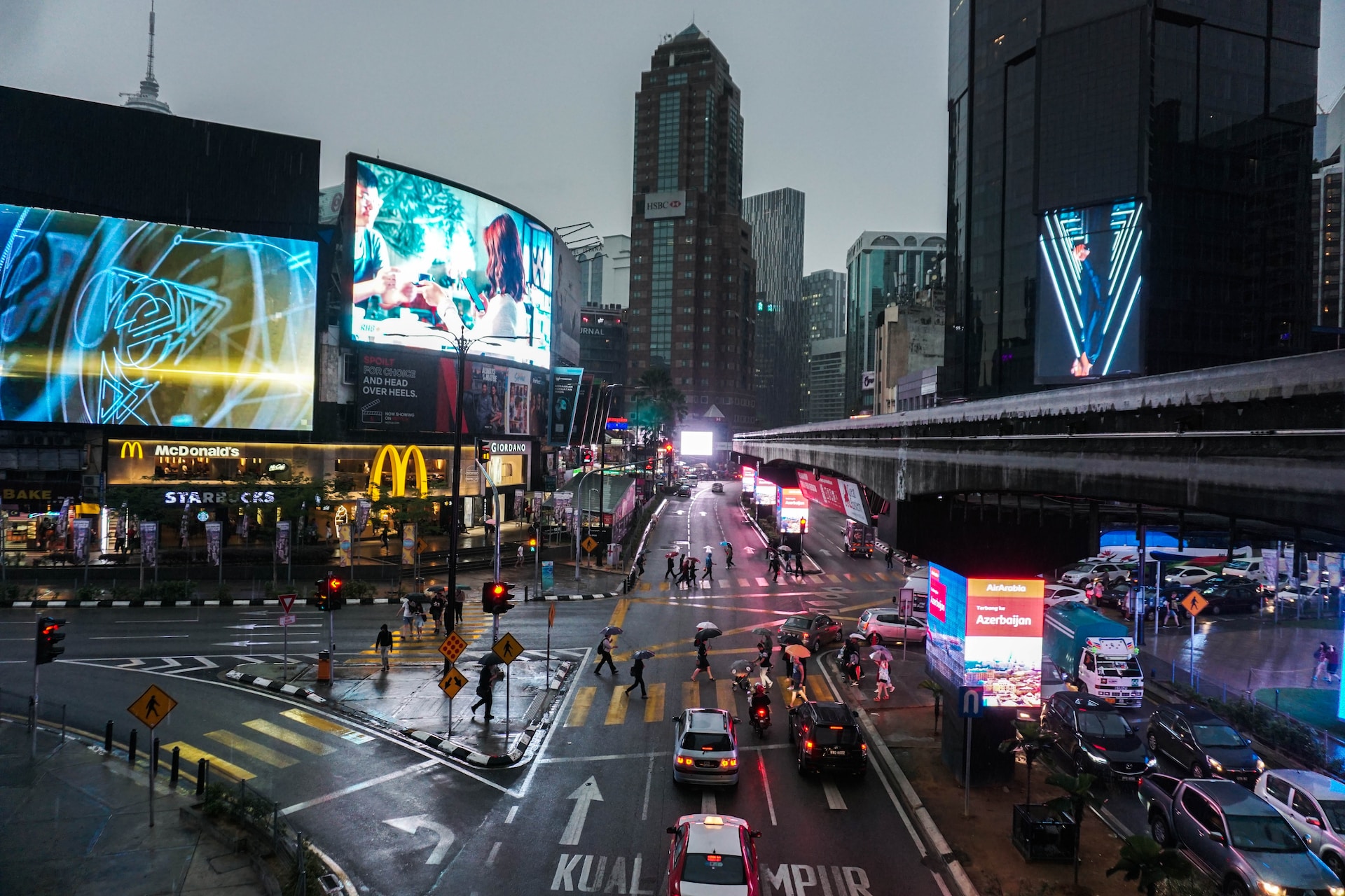 road, intersection, automobile, car images & pictures, vehicle, urban, town, building, metropolis, pedestrian, people images & pictures