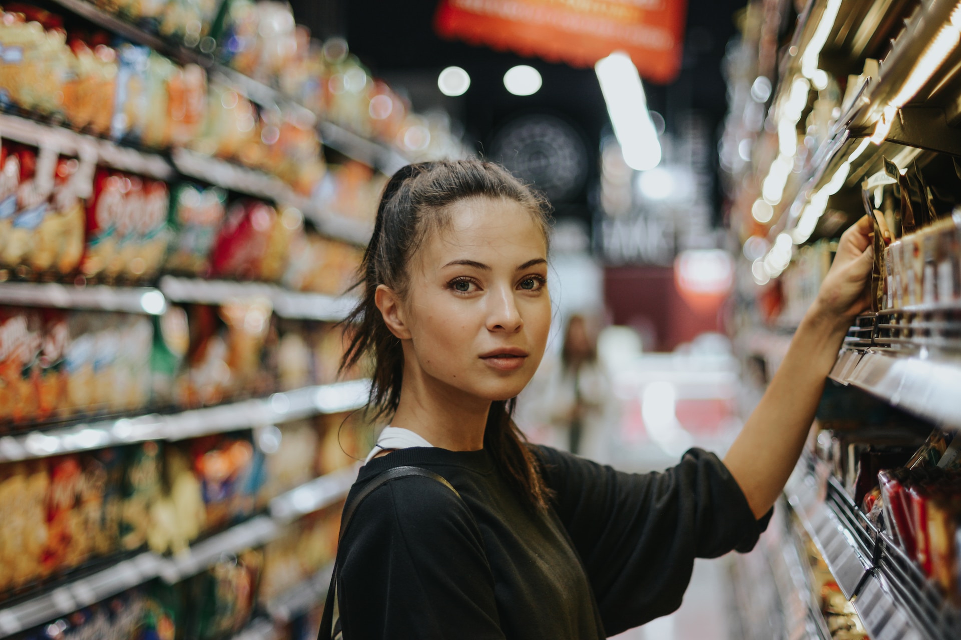 shopping, mall, portrait, women images & pictures, shop, store, grocery store, lady, girls photos & images, female, young, free stock photos