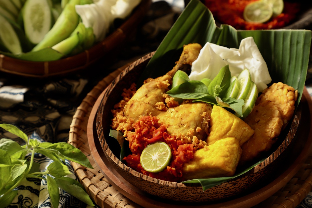 Asian food photos, banana leaf photos, cabbage photos, comfortable food photos, cooked photos, cucumber photos, food, food and drink
