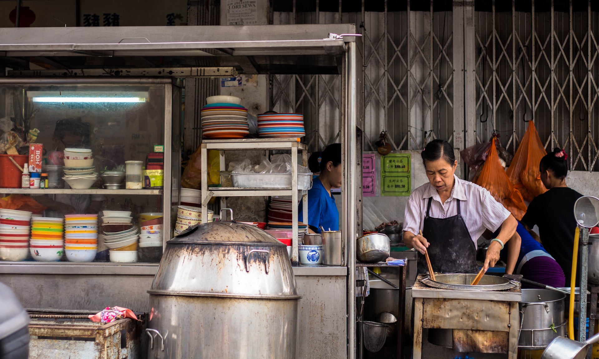 Malaysia, people images & pictures, people images & pictures, food preparation, kitchen, chef, cook, food images & pictures, hawker, street photography, creative common images