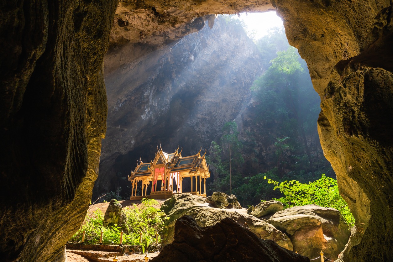 Thailand photos, temple, building, cave photos, rainforest photos, ancient, architecture, art photos, art and craft photos, Asia photos, Buddha photos, Buddhism photos