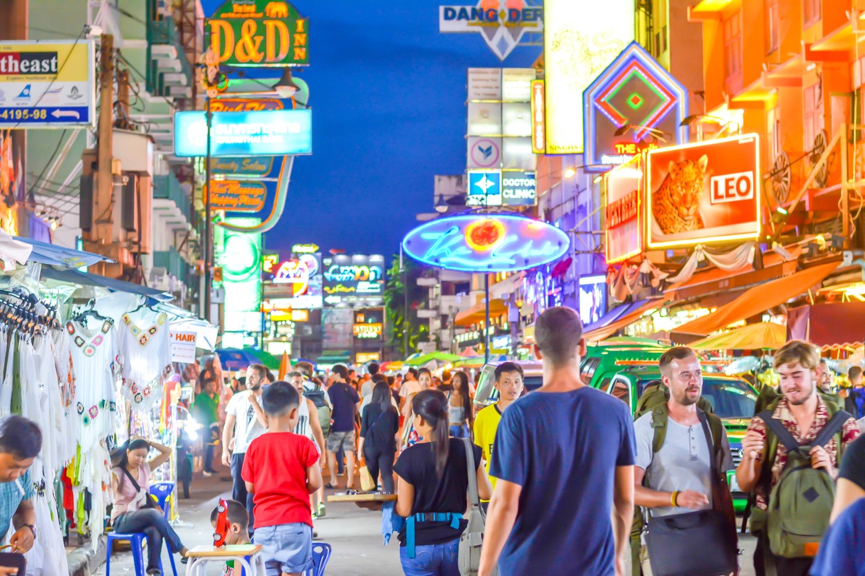 Khao San road photos, Bangkok photos, Asian and Indian ethnicities photos, bar, drink, color image photos, crowd of people photos, cultures photos