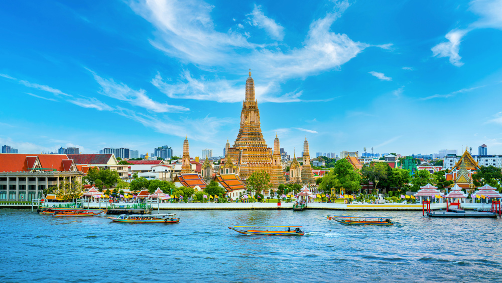Wat Arun Ratchawararam(Temple of Dawn) famous tourist destination in Bangkok, Thailand