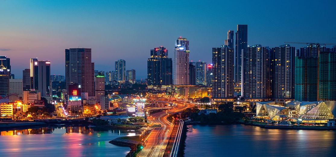 Johor_Bahru_skyline_at_night.