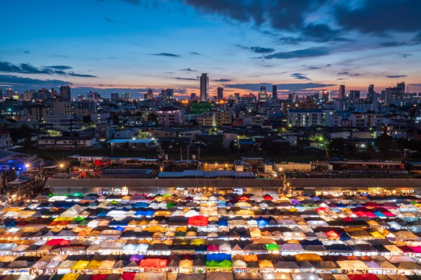 Rod Fai Market (Ratchada)