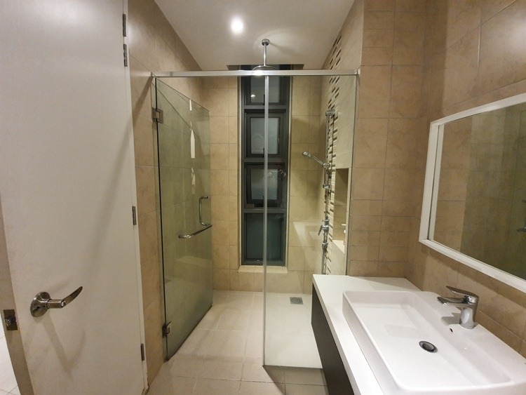 Shower at Golden Homestay @ The Robertson, Kuala Lumpur