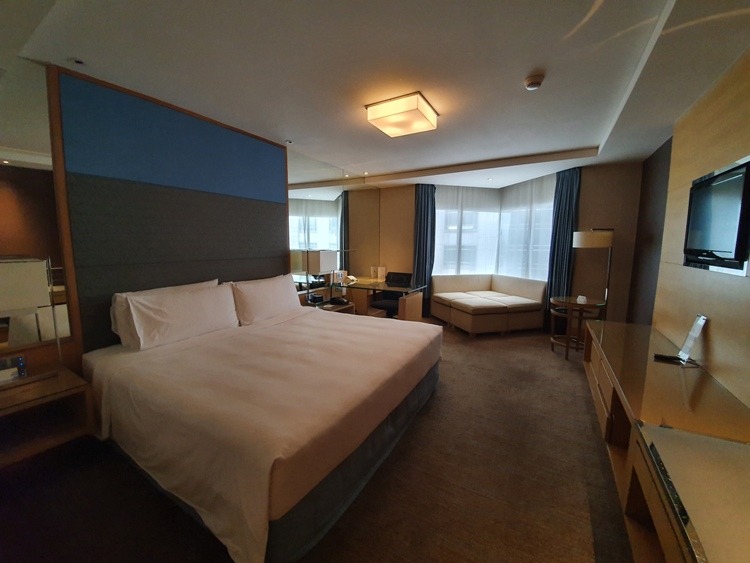 Premier Room at Holiday Inn, Silom