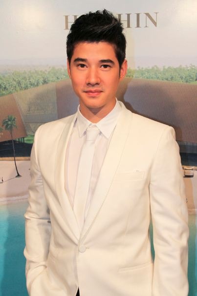 Mario Maurer in a white suit