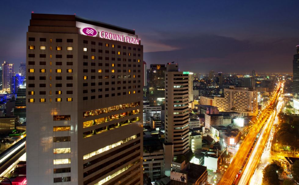 night shot of the exterior of Crowne Plaza Bangkok Lumpini Park